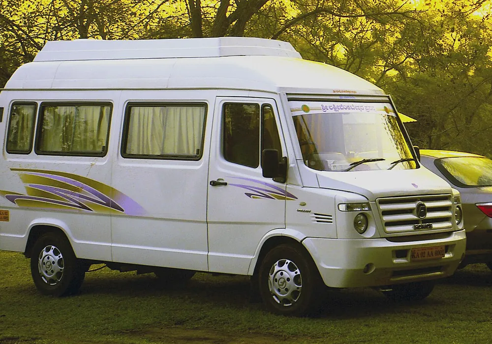 White Force tempo traveller, 12 seater