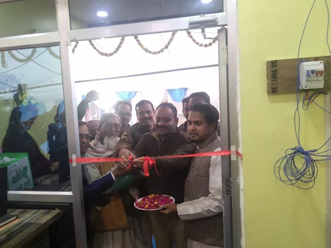 Ribbon cutting at the inauguration of the Travel Point office